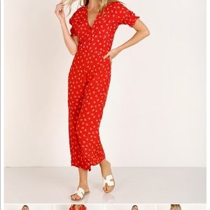 Faithfull the Brand
Mallory Jumpsuit Jeanne Print in cherry red